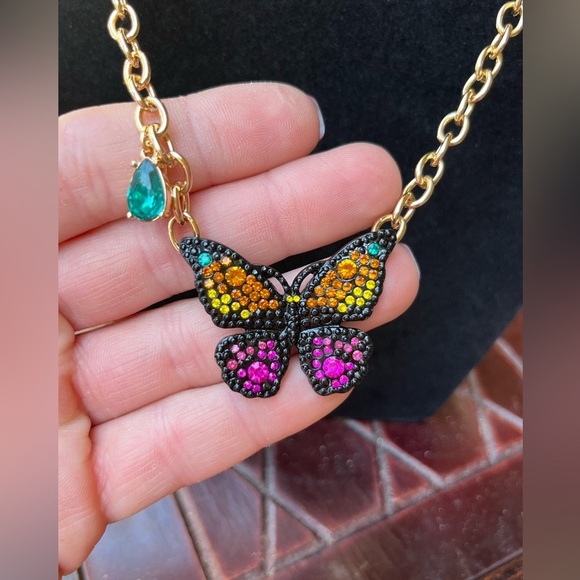 *NWT* Betsey Johnson Crystal Butterfly Pendant Necklace - Picture 2 of 4
